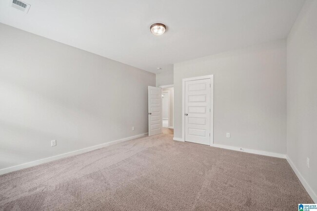 Building Photo - 559 Troubadour Ln