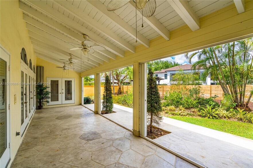 Building Photo - 5253 NW 94th Doral Pl