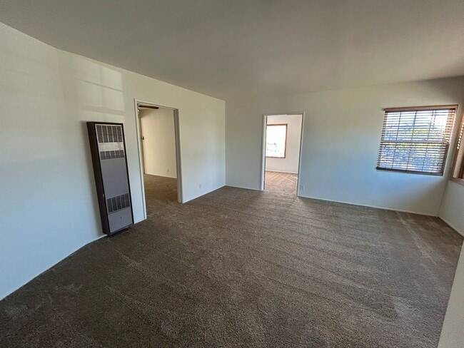 Building Photo - Lovely house for rent: 4 bed 1.75 bath in ...