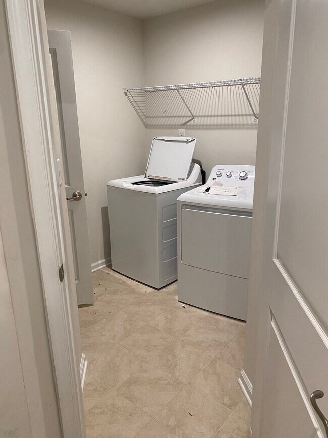 Building Photo - 5508 Loneleaf Way