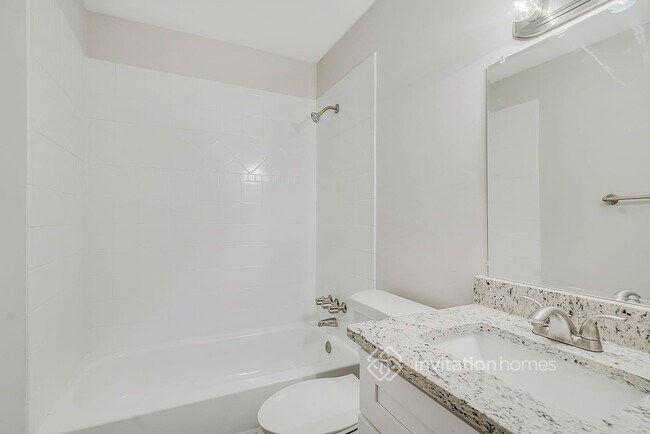 Building Photo - 5484 Pine Dr SW