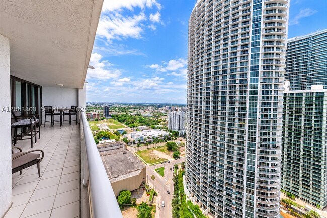 Building Photo - 1717 N Bayshore Dr