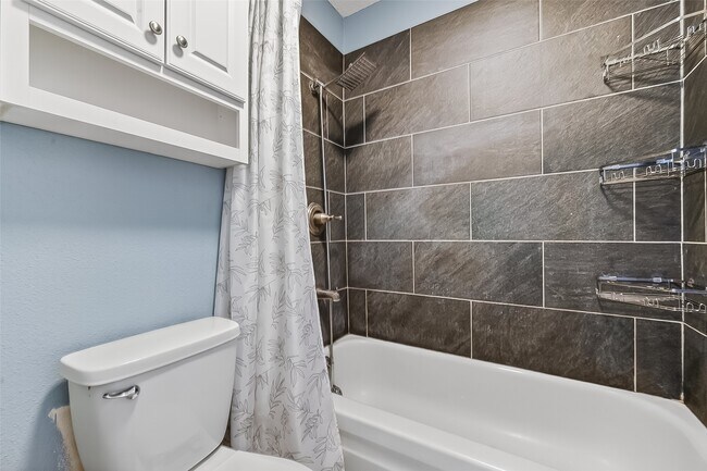 Building Photo - 10615 Briar Forest Dr