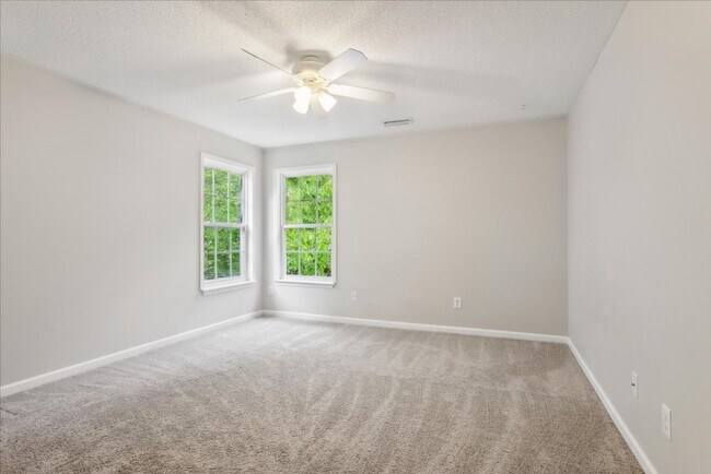 Building Photo - Spacious home in Fernbrook community and J...