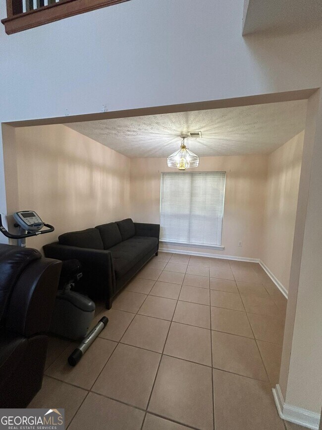 Building Photo - 5335 Lakebrooke Run