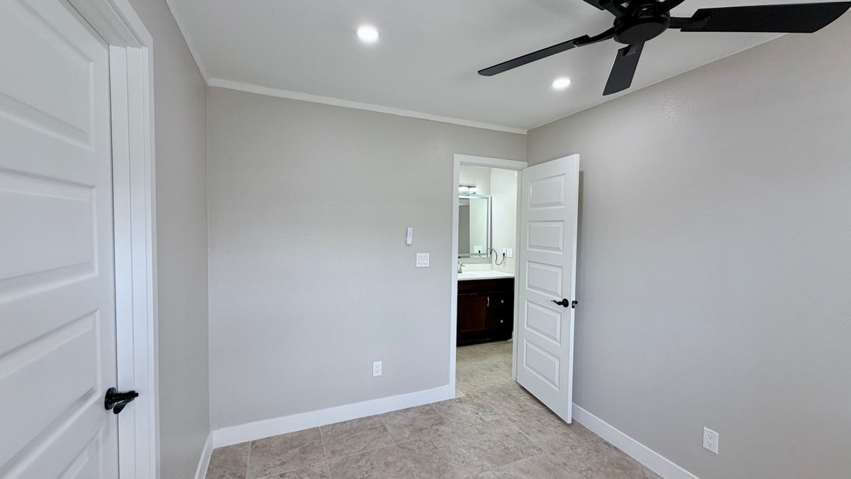 Building Photo - 2324 W Maricopa St