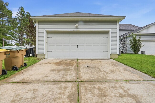 Building Photo - Like New Home For Lease in Rice Creek!