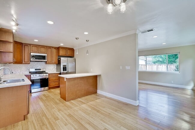 Building Photo - Wonderful 3 bedroom , 2 bath home in Mount...