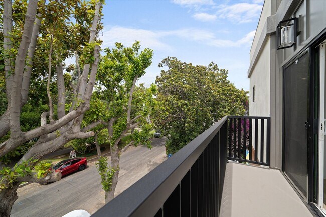 Building Photo - 1840 Stoner Ave