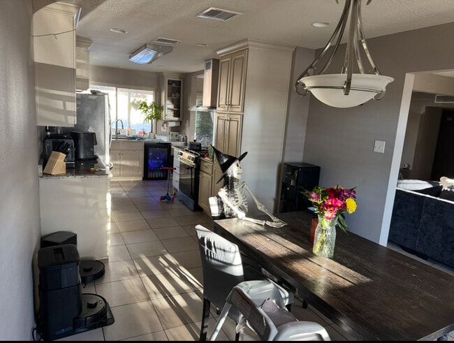 Building Photo - 6437 Dawn Dr