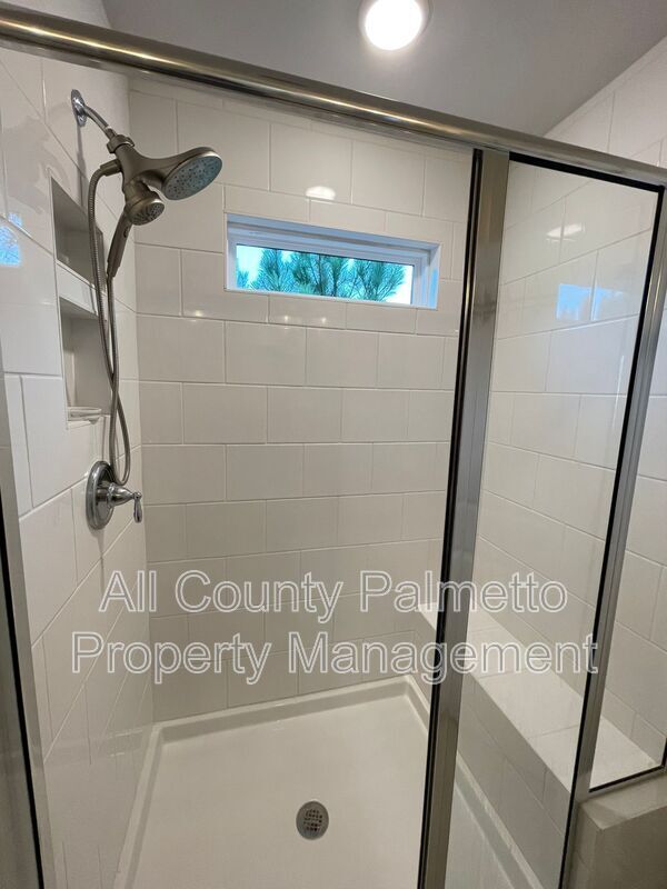 Building Photo - 577 McLernon Trce
