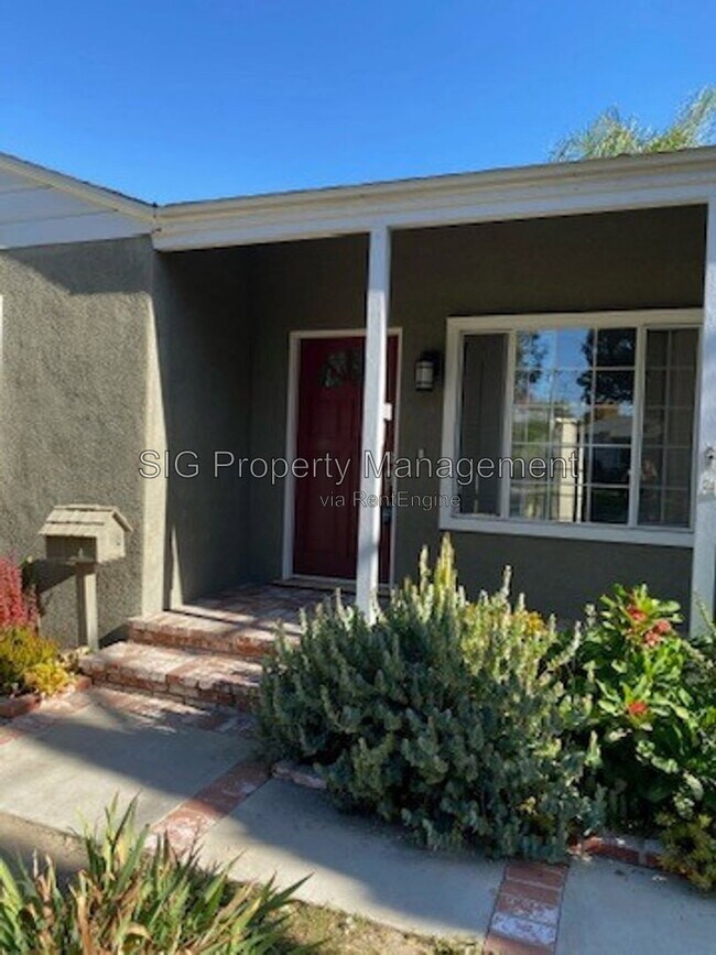 Building Photo - 1412 N Fairview St