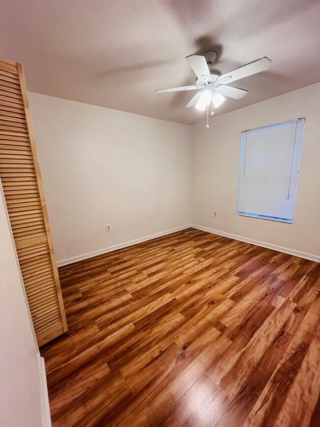 Building Photo - 581 Holyoke Ct