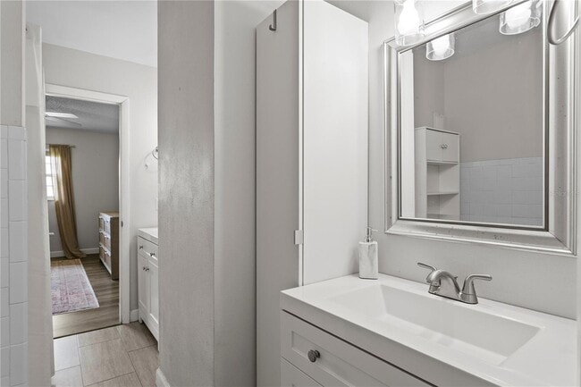 Building Photo - 4506 S Oak Dr