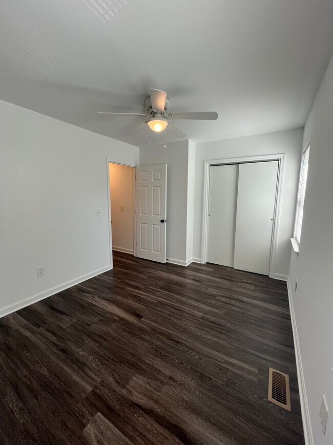Building Photo - 154 Lullwater Dr
