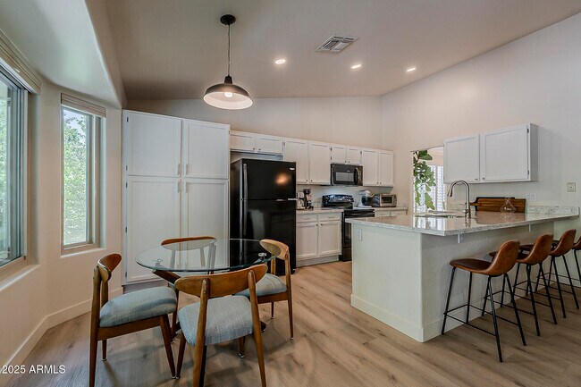 Building Photo - 4730 E Desert Cactus St