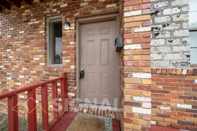 Building Photo - 513 Tuscaloosa Ave