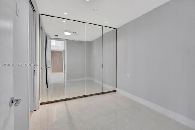 Building Photo - 15701 Collins Ave
