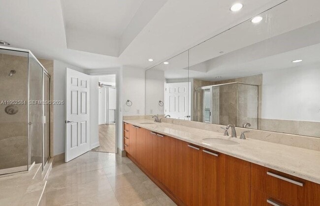 Building Photo - 231 Riverside Dr