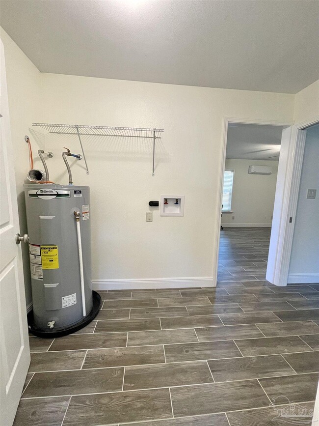 Building Photo - 5864 Tanglewood Dr