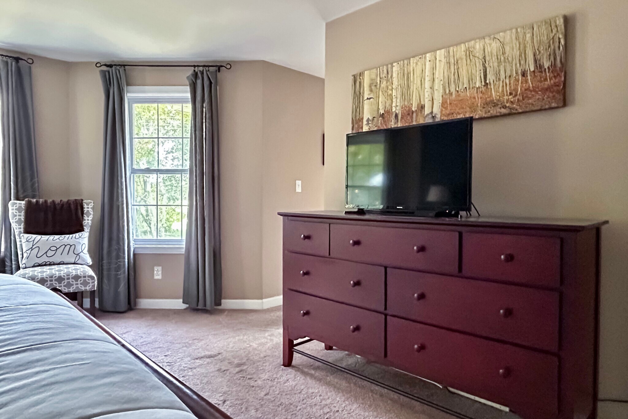 Master bedroom with dresser and SmartTV - 278 Harrison St