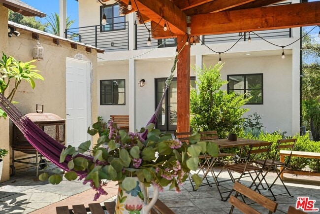 Building Photo - 720 W Altadena Dr