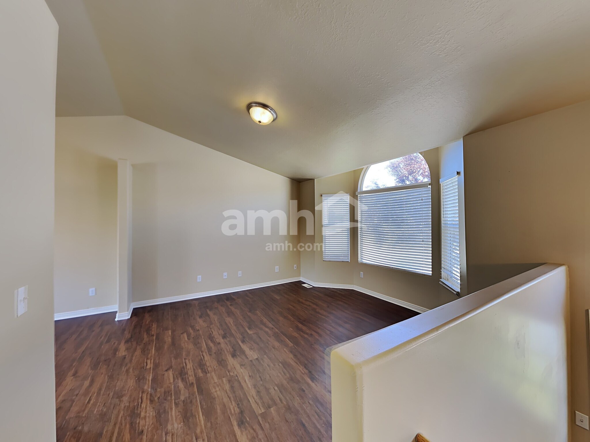 Building Photo - 543 Canyon View Dr