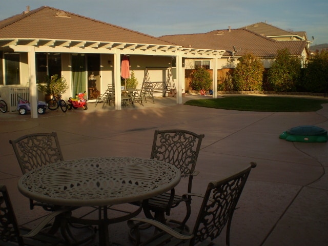 Building Photo - Beautifully Maintained and Upgraded Parkwa...