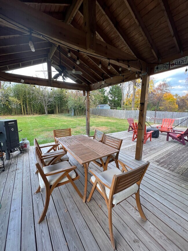 Building Photo - 10616 Oak Pl