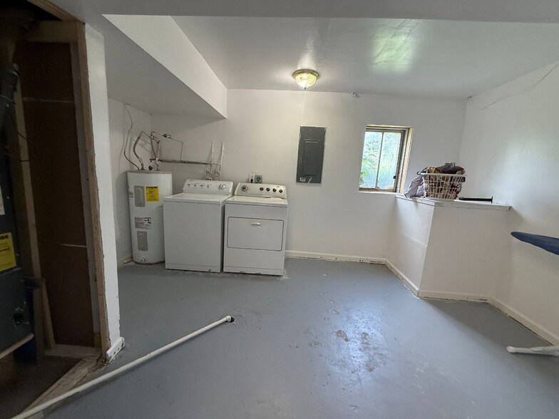 Basement Washer/Dryer - 4801 Beaucroft Ct