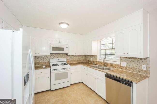 Building Photo - 6832 Cedar Dr
