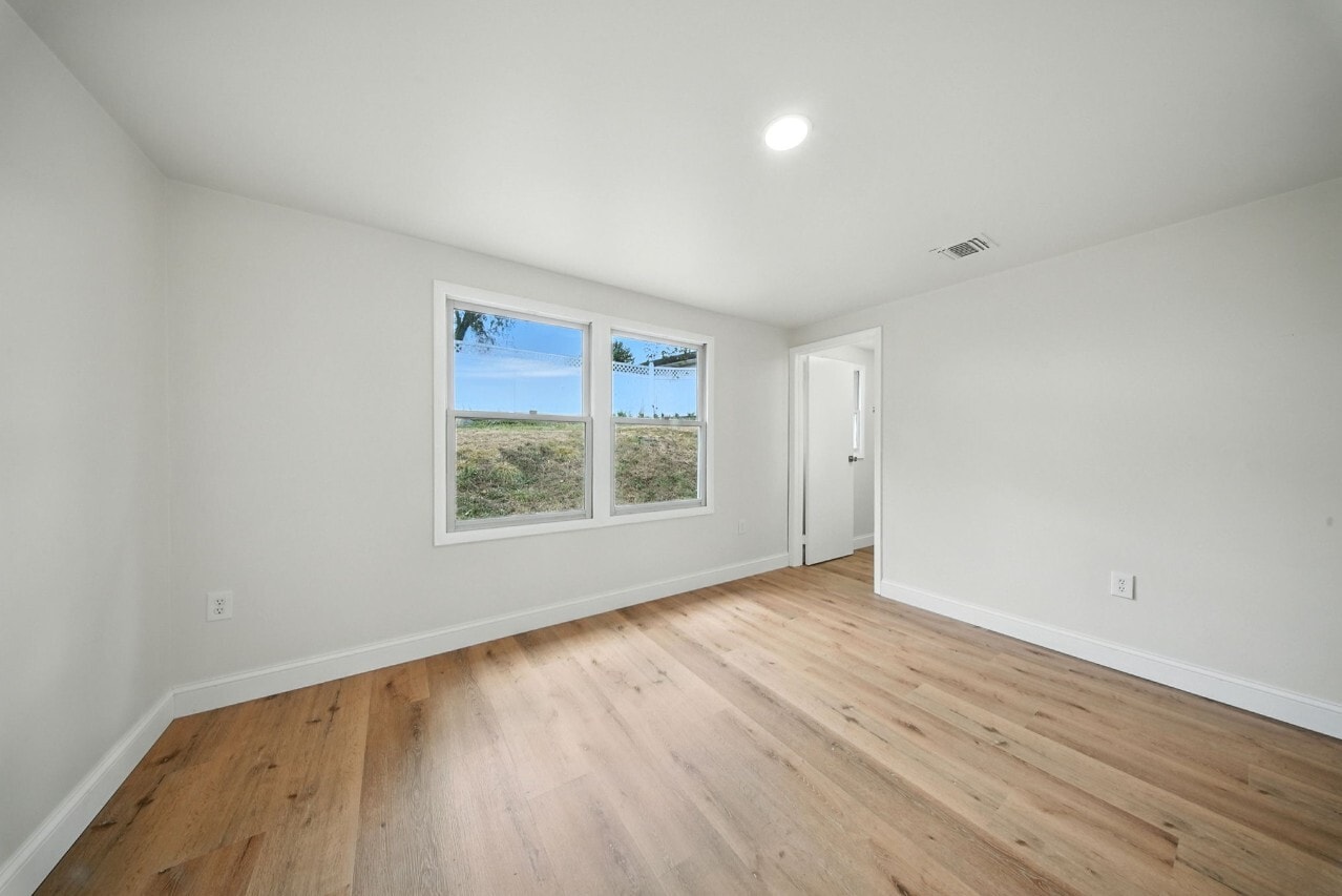 Building Photo - 155 Montgomery St