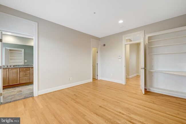 Building Photo - 229 Locust St SE