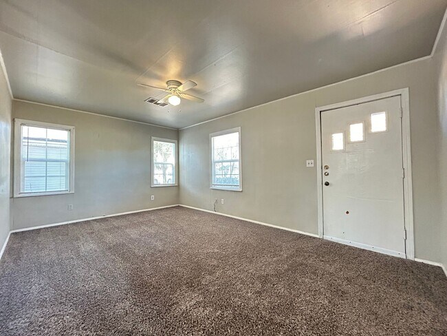 Building Photo - House Located Near Maxey Park, Medical Dis...