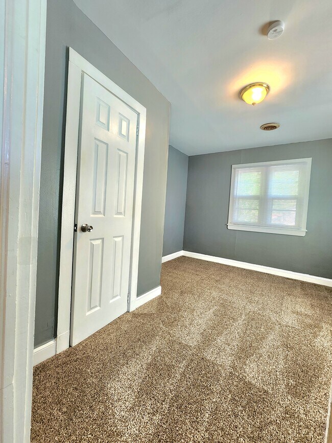 third bedroom - facing closet - 321 Stonewall Ave S