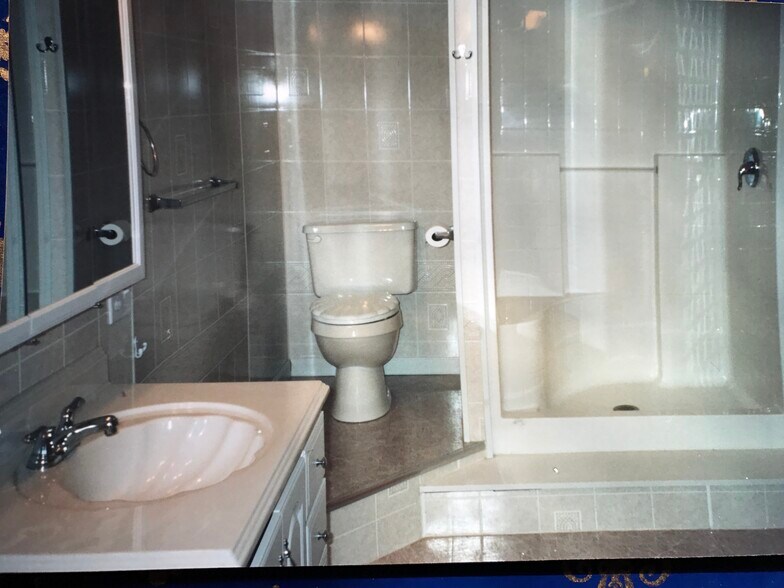 Bath 2 - 6012 Donlar St