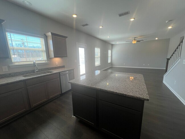 Building Photo - 41 Country Cir