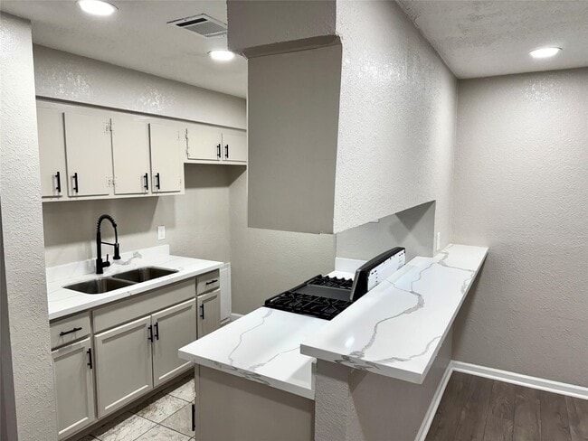 Building Photo - 10206 Buena Park Dr