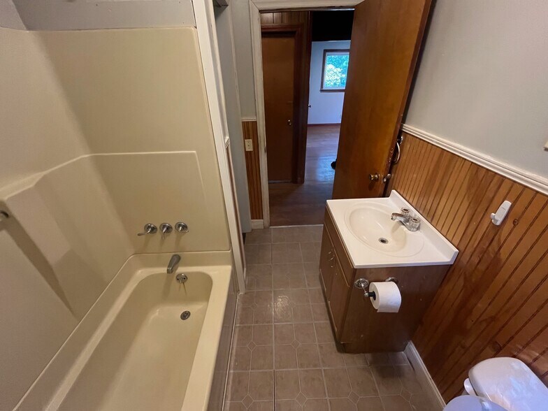 bathroom - 307 Forest Hills Dr