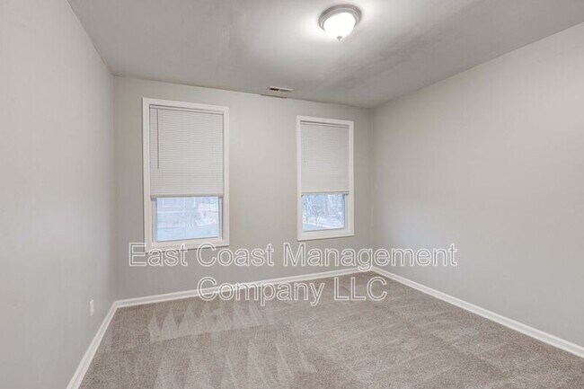 Building Photo - 2854 Oakley Ave