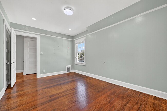 Building Photo - OPEN HOUSE on Sunday Feb 15th from 12 - 2 PM  Turn-key Ready 3 BR 1 BA in Newburgh, NY -$2700