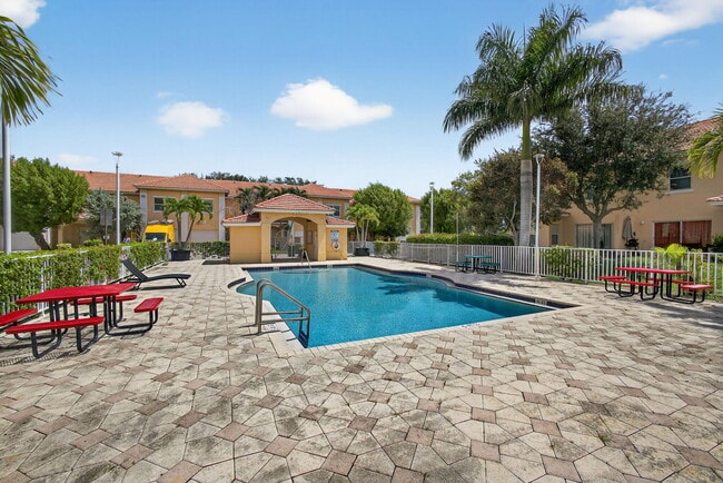 Building Photo - 513 Talia Cir