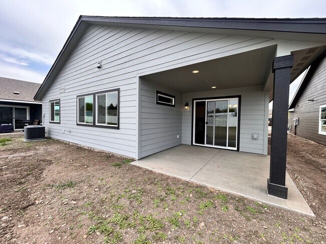 Building Photo - Stunning 3 Bed, 2 Bath Rancher in Spokane ...
