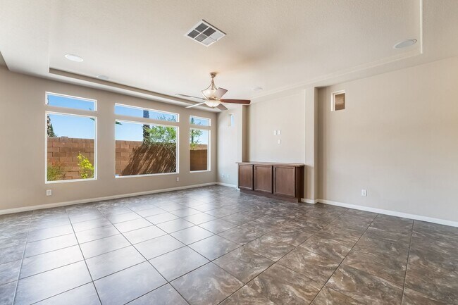 Building Photo - Upgraded Tri-Level Home on a Cul-de-Sac Lot in Southwest