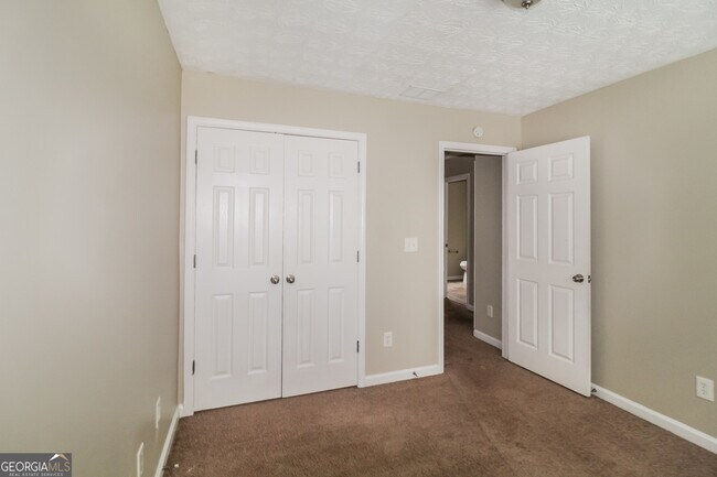 Building Photo - 30 Shenandoah Dr