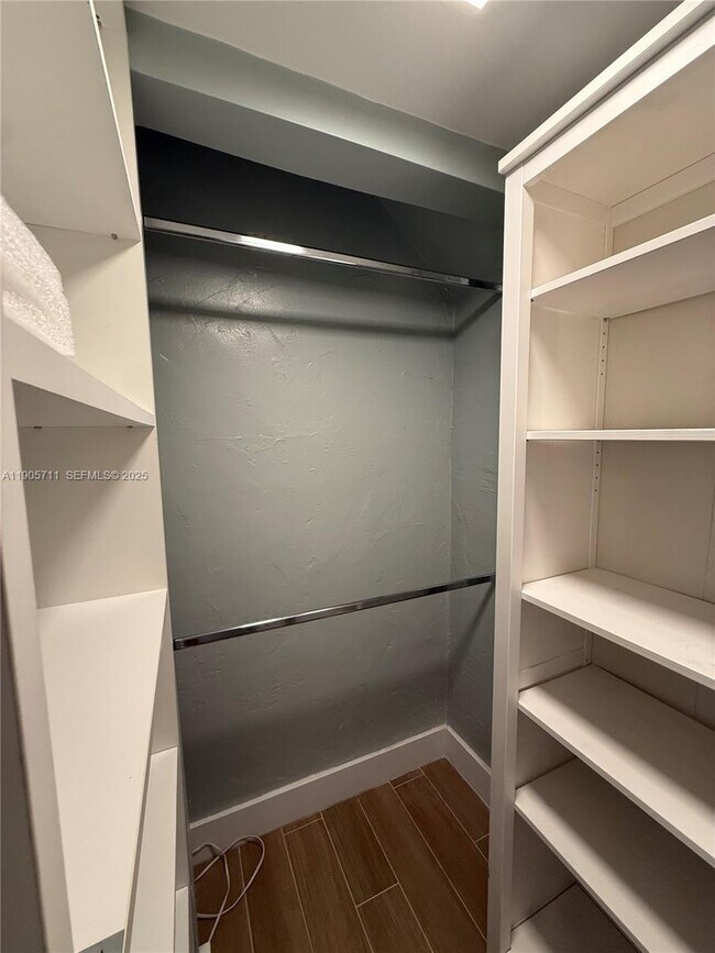 Building Photo - 349 Meridian Ave