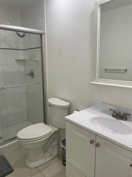 Building Photo - 12726 Spinnaker Ln