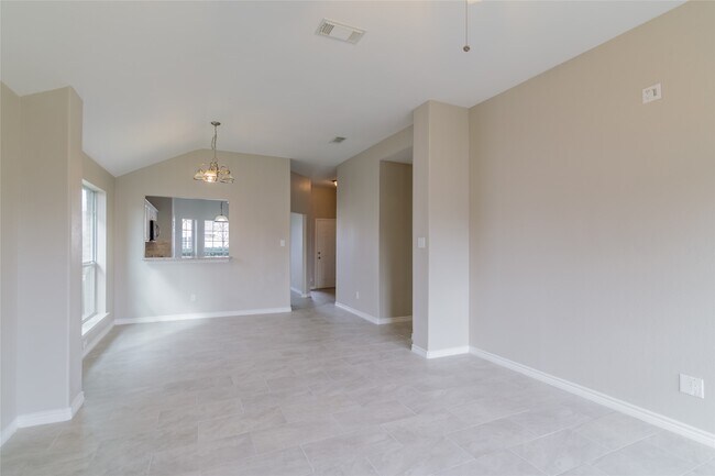 Building Photo - 2209 Highland Crossing Dr