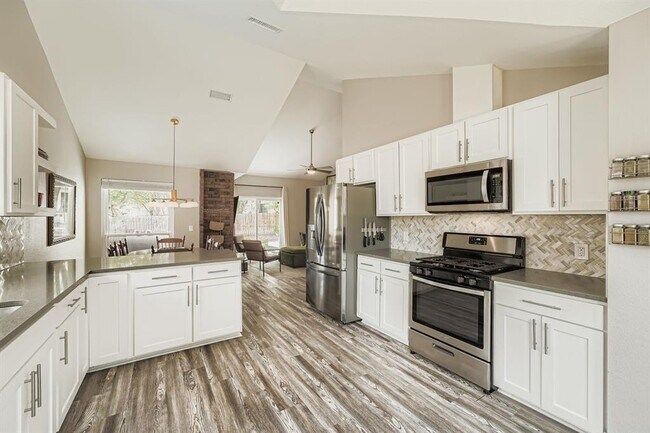 Building Photo - 2024 Ploverville Ln