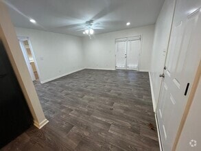 Building Photo - Modern 2-Bed, 1-Bath Oasis with Central Ai...